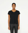 Afbeelding laden in Galerijviewer, DE V-NECK T-SHIRT
