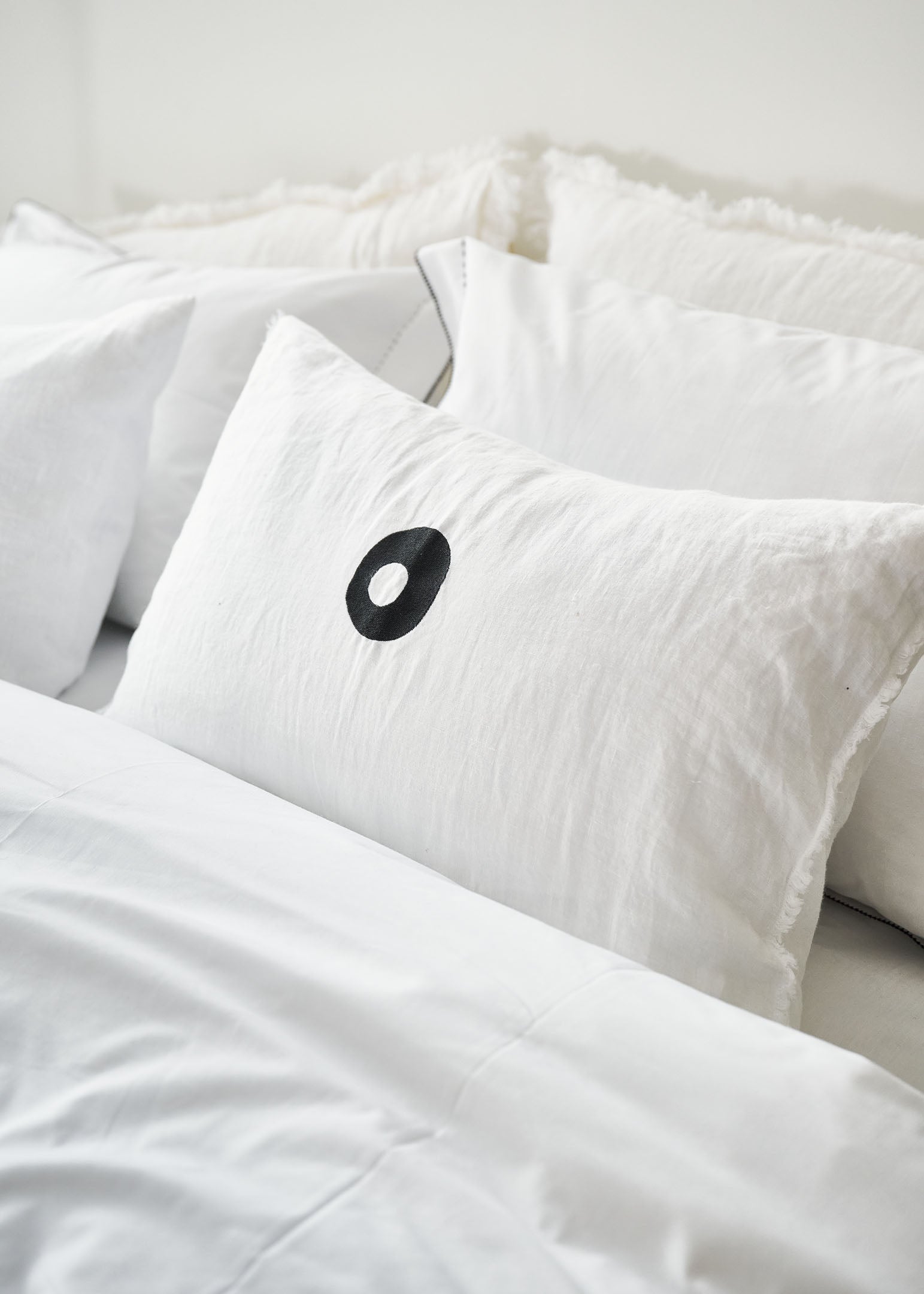 LOFT ICONICS | Cushion Circle White