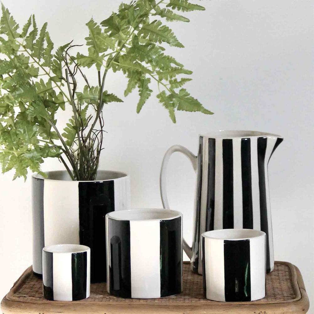 Jug Black stripes