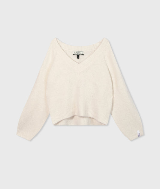 Cropped v-neck sweater knit