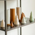 Afbeelding laden in Galerijviewer, Xmas Tree Candle Beige L
